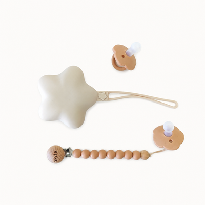 NARA Personalised Pacifier, Clip & Case Set in Neutral Beige — two silicone dummies, personalised wooden dummy clip and star-shaped silicone case, white background