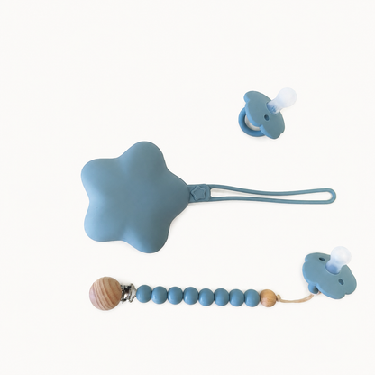 NARA Personalised Pacifier, Clip & Case Set in Ether — two silicone dummies, personalised wooden dummy clip and star-shaped silicone case, white background